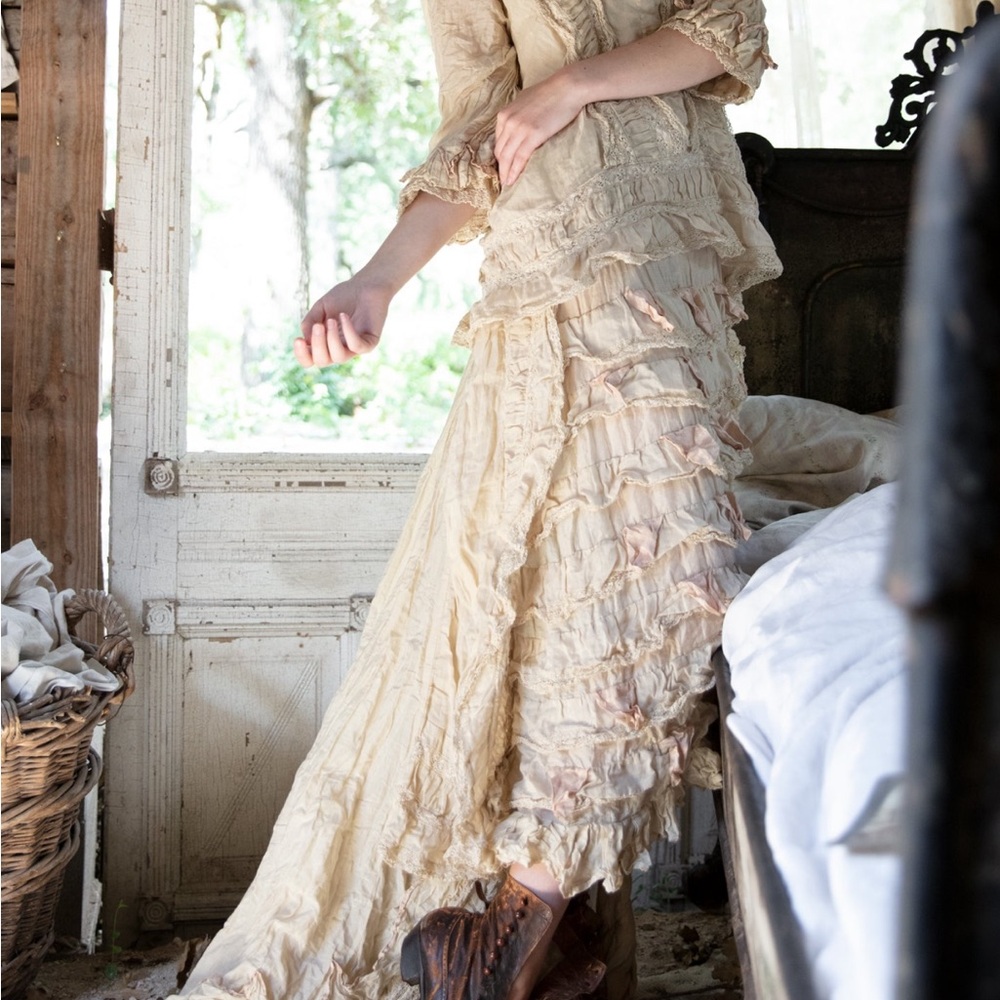 Elegant Cream Ruffled Dress - Picture 9 of 9